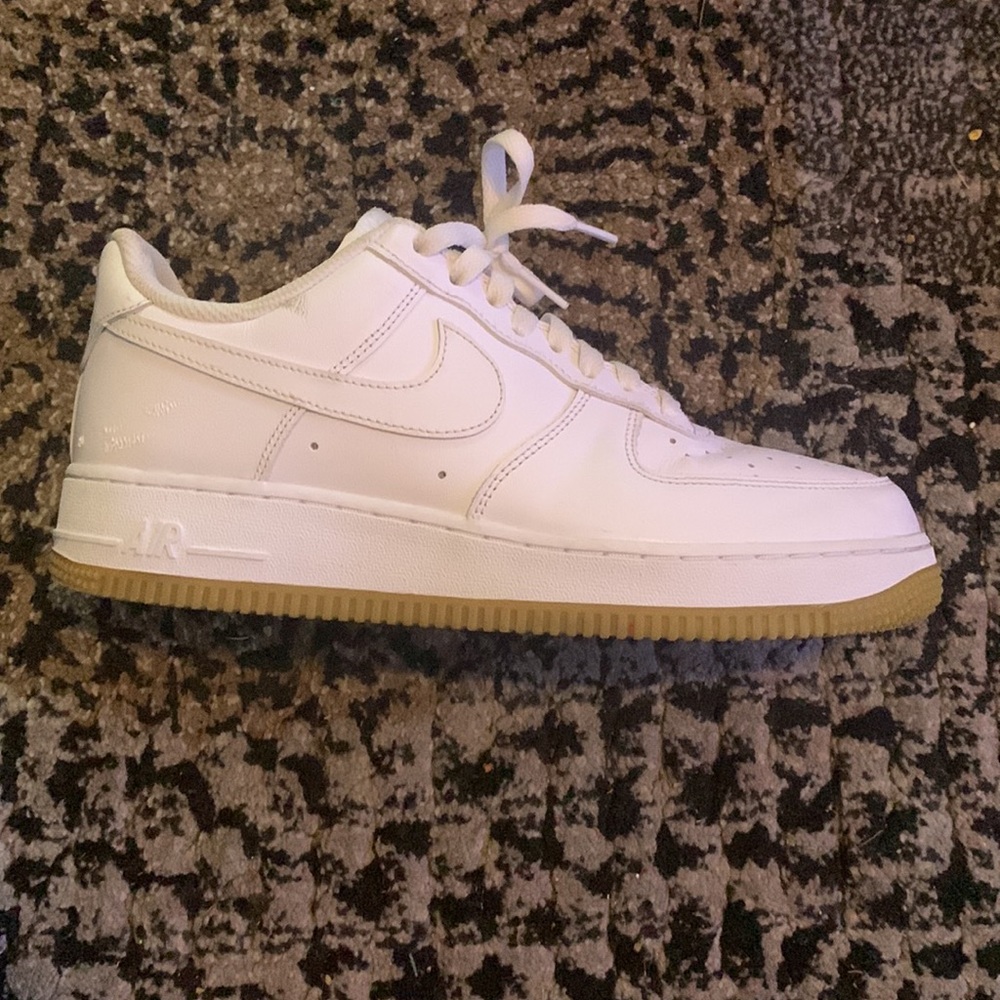 Nike Air Force 1.      D12739-100.     Size 7.5 - Picture 4 of 7